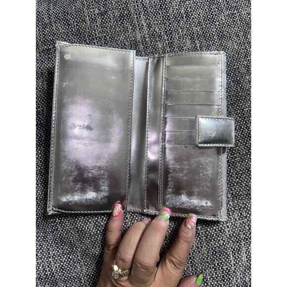 GUCCI Silver Canvas Leather Snap Multi-Compartment Long Wallet - Picture 5 of 10